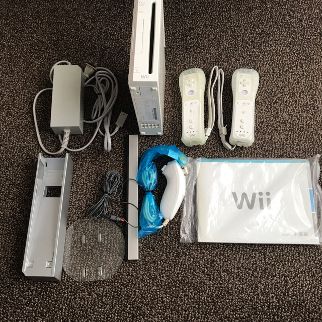 Wii(ウィー)のWii ゲーム　本体セット　値下げ エンタメ/ホビーのゲームソフト/ゲーム機本体(家庭用ゲーム機本体)の商品写真