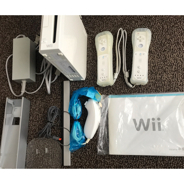 Wii(ウィー)のWii ゲーム　本体セット　値下げ エンタメ/ホビーのゲームソフト/ゲーム機本体(家庭用ゲーム機本体)の商品写真