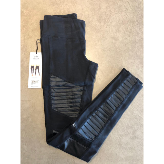 lululemon(ルルレモン)の新品　aloyoga アロヨガ　レギンス　MOTO LEGGINGS黒XS レディースのレディース その他(その他)の商品写真