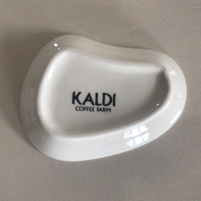 KALDI(カルディ)のKALDI☆にゃんこティートレー☆新品未使用 インテリア/住まい/日用品のキッチン/食器(食器)の商品写真