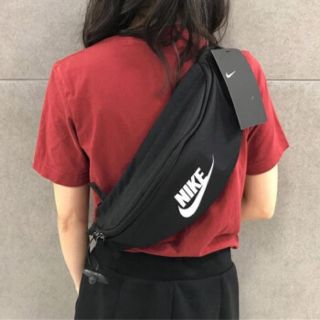 ナイキ(NIKE)の新品】NIKE ナイキ ヘリテージ ファニー パックウエストバッグ　プレゼント(ボディバッグ/ウエストポーチ)