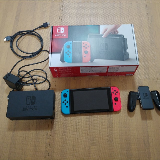 Nintendo Switch(ニンテンドースイッチ)のSwitch　本体 エンタメ/ホビーのゲームソフト/ゲーム機本体(家庭用ゲーム機本体)の商品写真