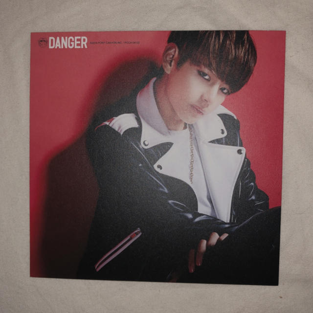 防弾少年団(BTS)(ボウダンショウネンダン)のBTS DANGER ジャケット ユンギ テヒョン エンタメ/ホビーのCD(K-POP/アジア)の商品写真