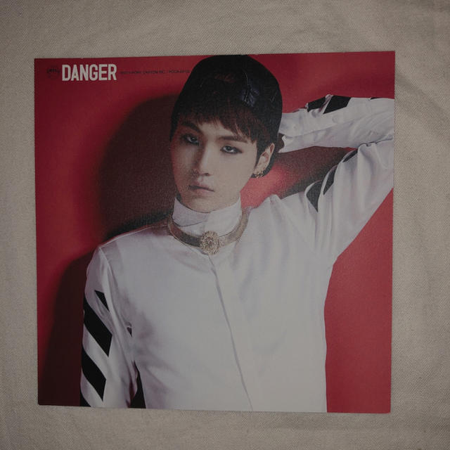 防弾少年団(BTS)(ボウダンショウネンダン)のBTS DANGER ジャケット ユンギ テヒョン エンタメ/ホビーのCD(K-POP/アジア)の商品写真