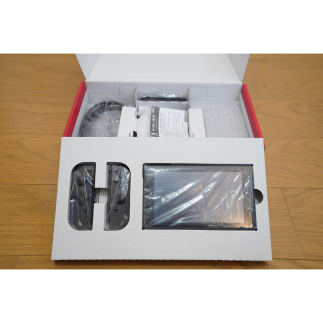 任天堂(ニンテンドウ)の中古 Nintendo Switch 旧型 エンタメ/ホビーのゲームソフト/ゲーム機本体(家庭用ゲーム機本体)の商品写真