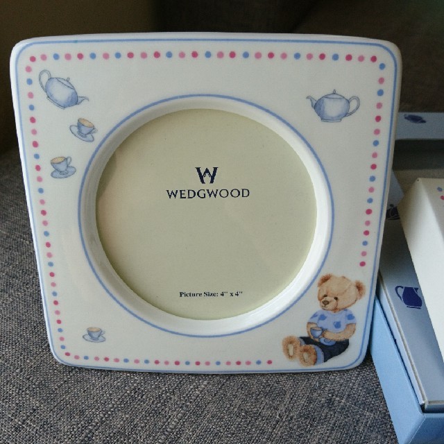 WEDGWOOD(ウェッジウッド)のお値引きしました☆美品☆ウェッジウッド フォトフレーム キッズ/ベビー/マタニティのメモリアル/セレモニー用品(フォトフレーム)の商品写真