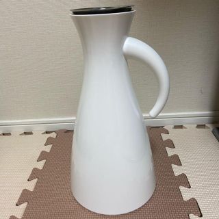 イッタラ(iittala)のeva solo エバソロ バキュームジャグ 1L(収納/キッチン雑貨)