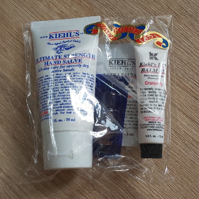 Kiehl's(キールズ)のキールズギフトセット コスメ/美容のボディケア(ハンドクリーム)の商品写真