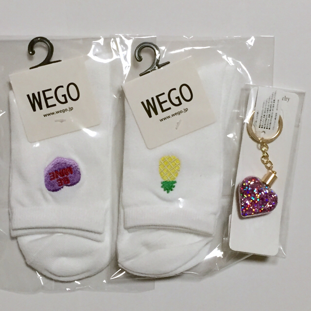 WEGO(ウィゴー)のWEGO ソックス2足＆キーホルダー レディースのレッグウェア(ソックス)の商品写真