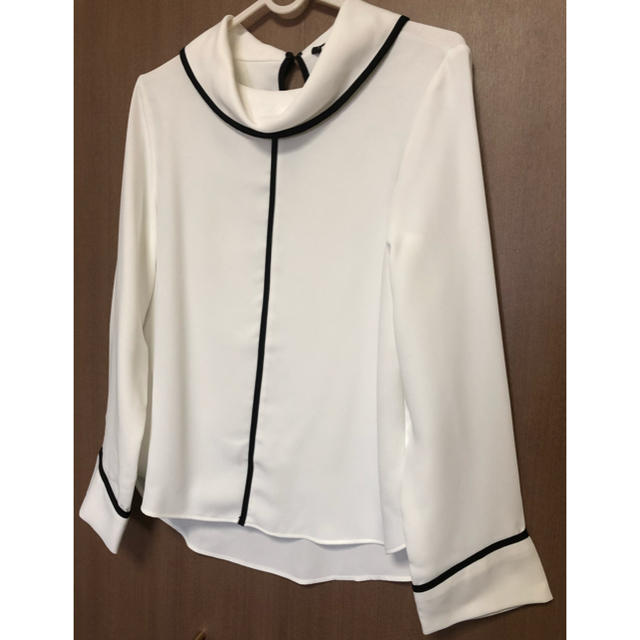 ZARA(ザラ)のZARA  バイカラーブラウス　美品　SS レディースのトップス(シャツ/ブラウス(長袖/七分))の商品写真