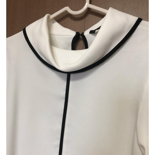 ZARA(ザラ)のZARA  バイカラーブラウス　美品　SS レディースのトップス(シャツ/ブラウス(長袖/七分))の商品写真