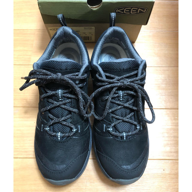 《未使用》KEEN 防水レザースニーカー