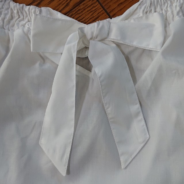 バックリボントップス  レディースのトップス(シャツ/ブラウス(半袖/袖なし))の商品写真