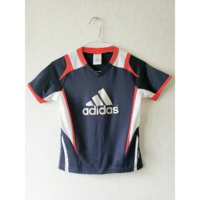 adidas(アディダス)のアディダス Tシャツ 120 ブラック ネイビー ホワイト レッド キッズ/ベビー/マタニティのキッズ服男の子用(90cm~)(Tシャツ/カットソー)の商品写真