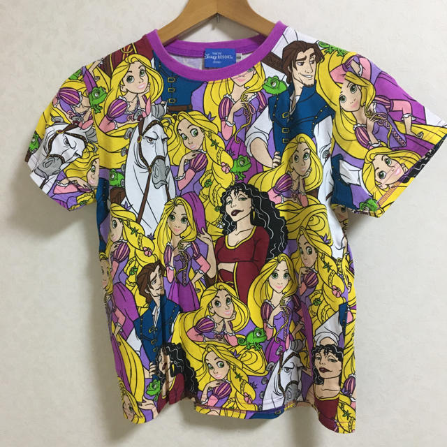 Disney(ディズニー)のいちごさま専用　東京ディズニーリゾート　塔の上のラプンツェル　総柄Tシャツ キッズ/ベビー/マタニティのキッズ服女の子用(90cm~)(Tシャツ/カットソー)の商品写真