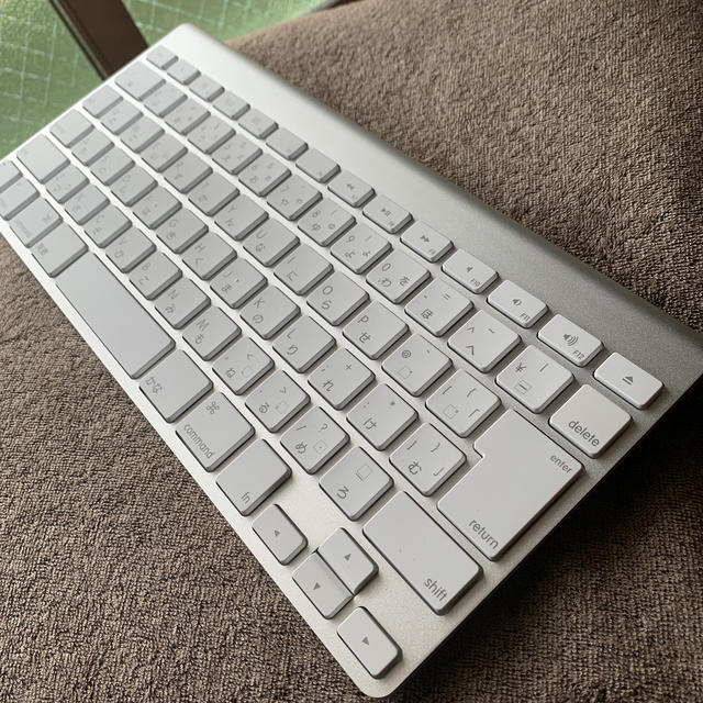 Apple(アップル)の美品！Apple Wireless Keyboard (US)MC184LL/B スマホ/家電/カメラのPC/タブレット(PC周辺機器)の商品写真