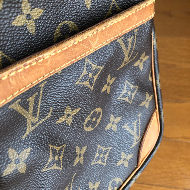 LOUIS VUITTON(ルイヴィトン)のLOUIS VUITTON❤️ダヌーヴ　ルイヴィトン レディースのバッグ(ショルダーバッグ)の商品写真