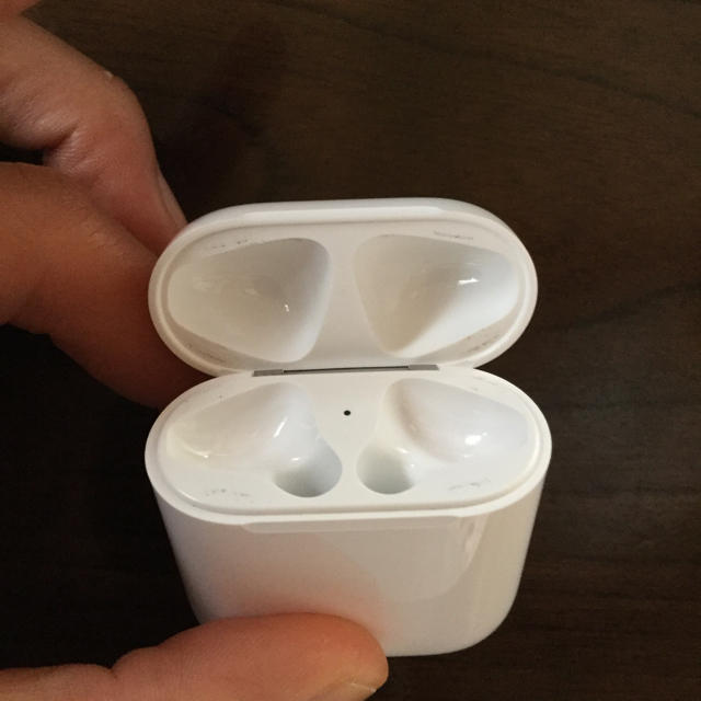 Apple(アップル)のAirPods スマホ/家電/カメラのオーディオ機器(ヘッドフォン/イヤフォン)の商品写真