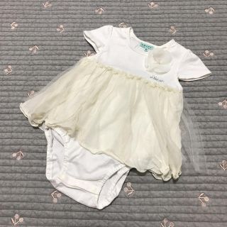 トッカ(TOCCA)の美品 TOCCA♡トッカ ベビー チュール フリル ロンパース コサージュ 80(ロンパース)