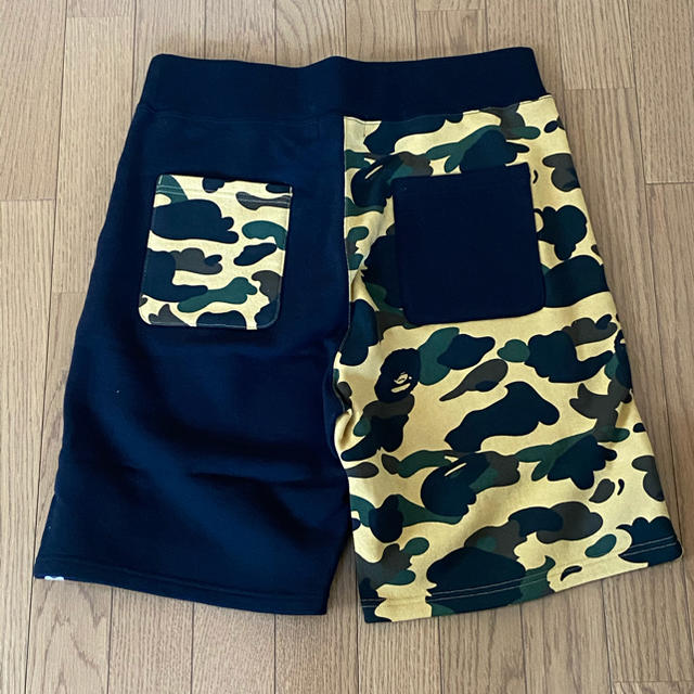 A BATHING APE(アベイシングエイプ)のAPE 1ST CAMO SHARK SWEAT SHORTS エイプ メンズのパンツ(ショートパンツ)の商品写真