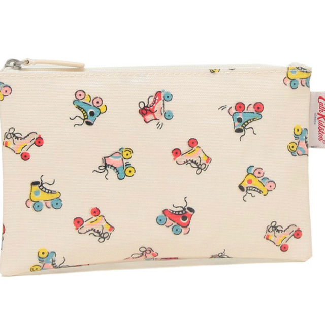 Cath Kidston(キャスキッドソン)のSALE‼️【新品】キャスキッドソン　ポーチ　スケーターデザイン　 レディースのファッション小物(ポーチ)の商品写真