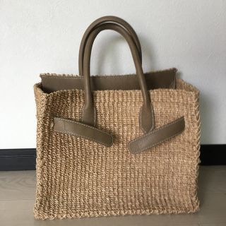 シー(SEA)のSEA カゴバッグ グレージュ 美品 Mサイズ(かごバッグ/ストローバッグ)