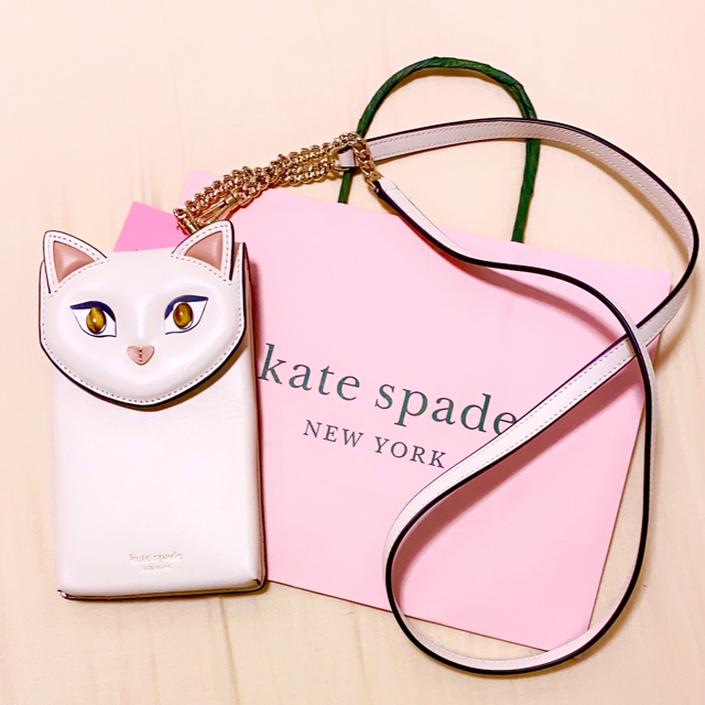 kate spade new york(ケイトスペードニューヨーク)の【あろま様専用】ケイトスペード♠︎×キャッツロングチェーン付スマホケース白♡ レディースのバッグ(ショルダーバッグ)の商品写真