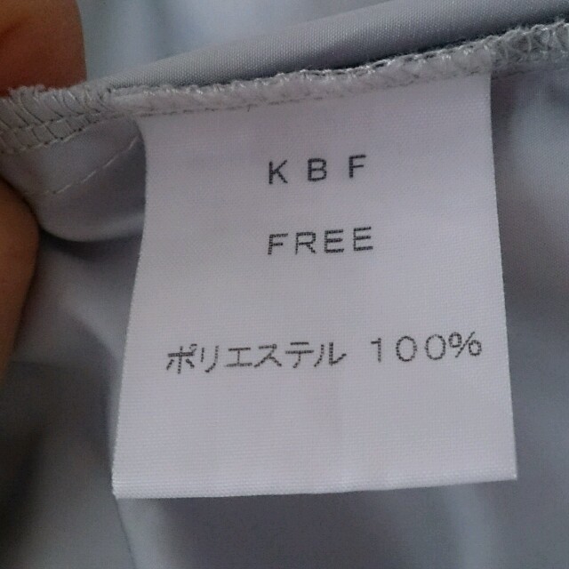 KBF(ケービーエフ)の薄グレー パーカー レディースのトップス(パーカー)の商品写真