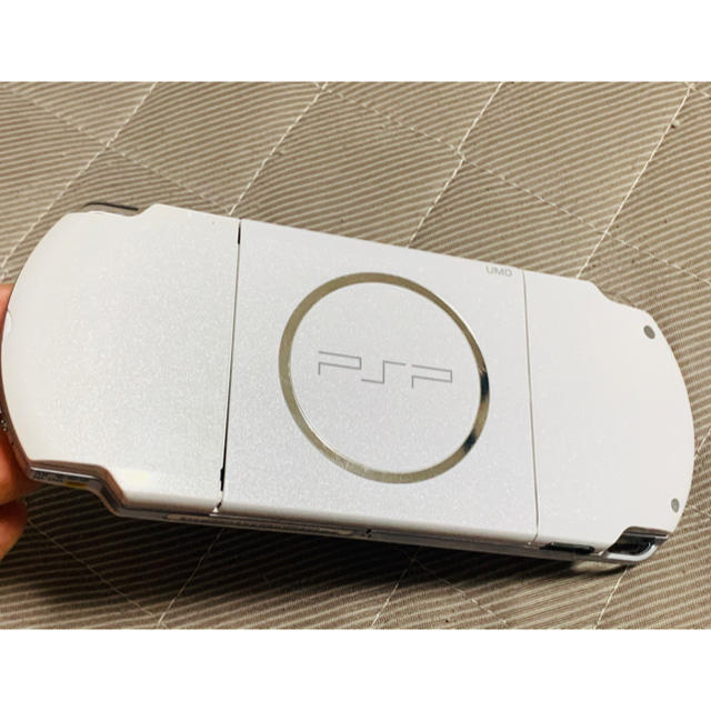 PlayStation Portable(プレイステーションポータブル)の専用出品　PSP-3000 ホワイト　美品　送料無料　① エンタメ/ホビーのゲームソフト/ゲーム機本体(携帯用ゲーム機本体)の商品写真