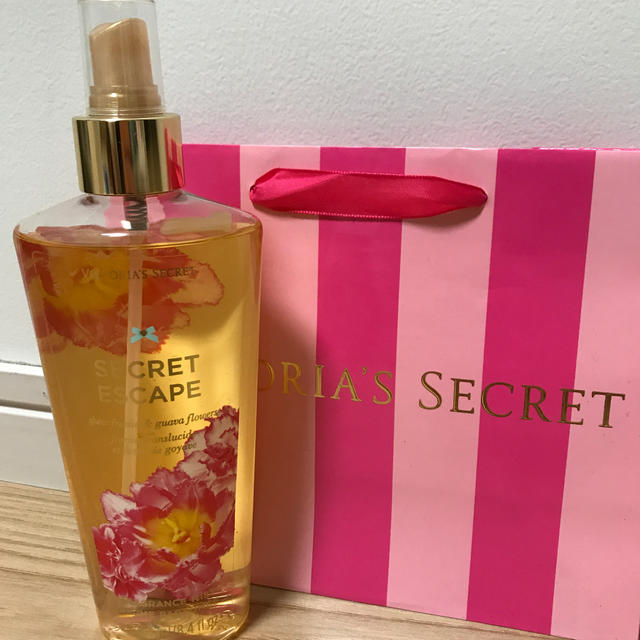 Victoria's Secret(ヴィクトリアズシークレット)のヴィクトリアシークレット☆ボディーミスト　フレグランス コスメ/美容のコスメ/美容 その他(その他)の商品写真