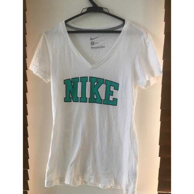 NIKE(ナイキ)の★NIKI★ナイキ　ロゴTシャツ レディースのトップス(Tシャツ(半袖/袖なし))の商品写真