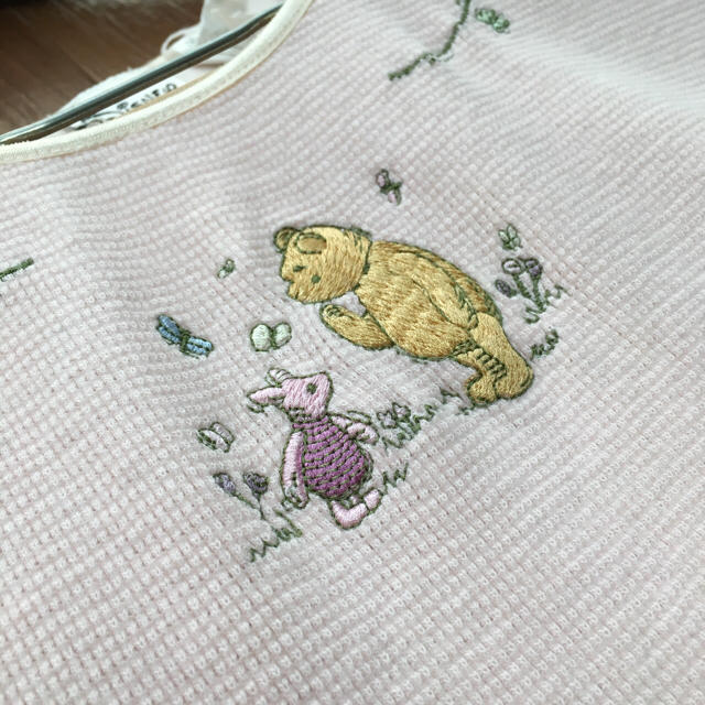 Disney(ディズニー)のプーさん刺繍入り・薄ピンクのお花柄ワンピ レディースのワンピース(ロングワンピース/マキシワンピース)の商品写真