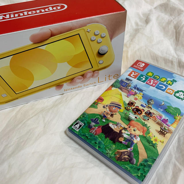 Nintendo Switch(ニンテンドースイッチ)の【本日まで】Nintendo Switch Lite + あつまれどうぶつの森 エンタメ/ホビーのゲームソフト/ゲーム機本体(家庭用ゲーム機本体)の商品写真