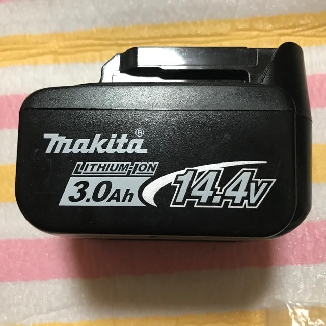 Makita(マキタ)のマキタ　急速充電器とバッテリー(掃除機用) スマホ/家電/カメラのスマートフォン/携帯電話(バッテリー/充電器)の商品写真