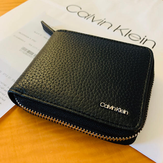 ファッション小物★Calvin Klein US限定のユニセックスラウンドジップレザーウォレット