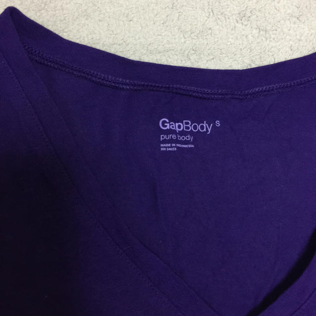 GAP(ギャップ)の〈GAP〉パープル Ｔシャツ レディースのトップス(Tシャツ(半袖/袖なし))の商品写真