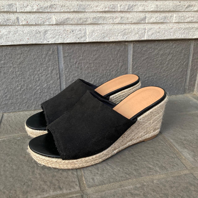 GU(ジーユー)のGU サボ　サンダル　ブラック レディースの靴/シューズ(サンダル)の商品写真