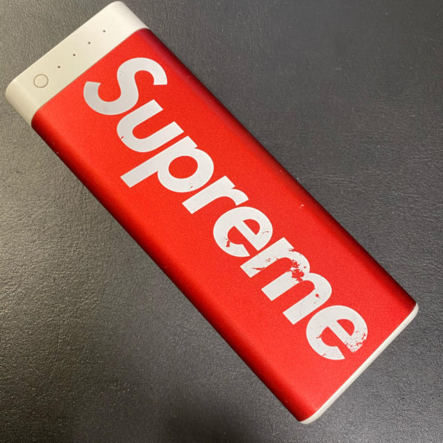 supreme モバイルバッテリー | vrealitybolivia.com