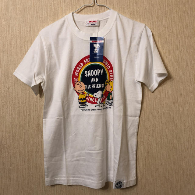 PEANUTS(ピーナッツ)の新品　SNOOPY  スヌーピー　Tシャツ　Mサイズ レディースのトップス(Tシャツ(半袖/袖なし))の商品写真