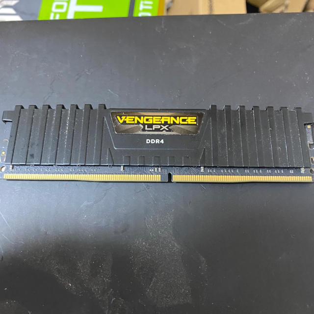 メモリ Corsair VENGEANCE LPX 16GB DDR4