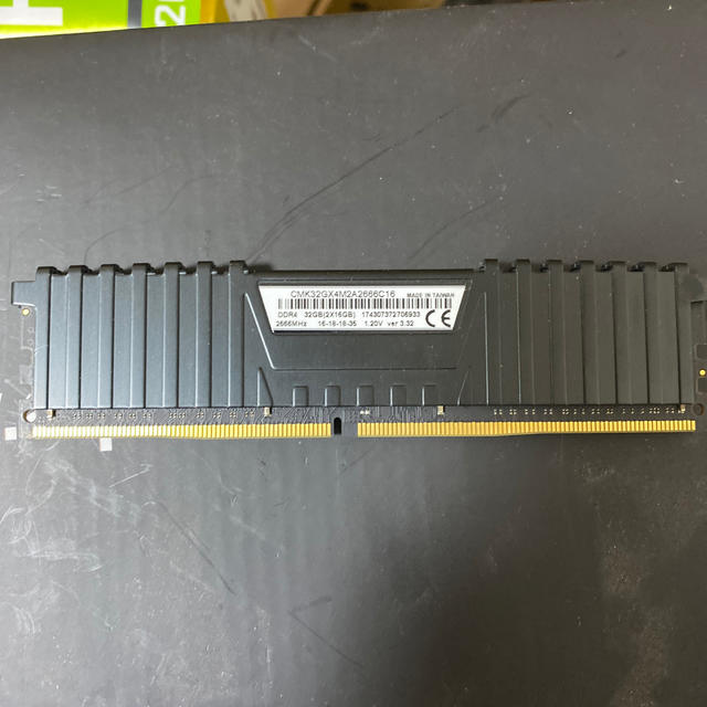 メモリ Corsair VENGEANCE LPX 16GB DDR4 1