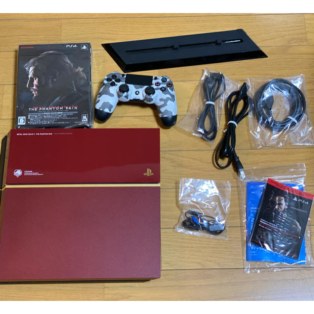 PlayStation4(プレイステーション4)のPS4本体 METAL GEAR SOLID V LIMITED PACK エンタメ/ホビーのゲームソフト/ゲーム機本体(家庭用ゲーム機本体)の商品写真