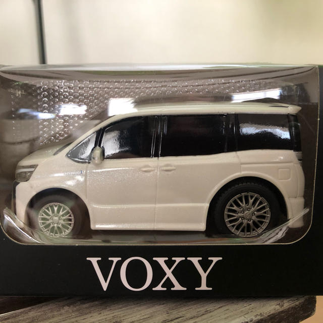 トヨタ(トヨタ)のトヨタヴォクシー VOXY フルバックカー　ミニカー エンタメ/ホビーのおもちゃ/ぬいぐるみ(ミニカー)の商品写真