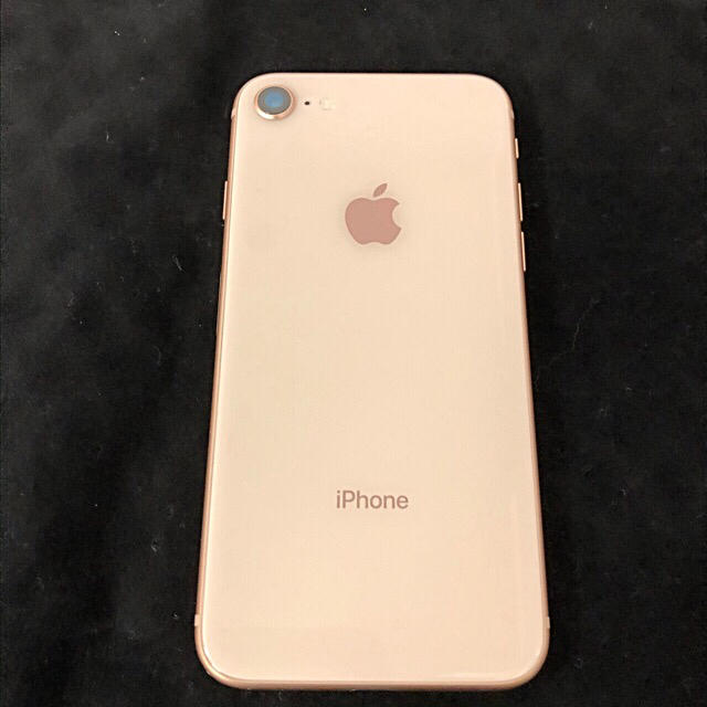 Apple(アップル)のiPhone 8 ゴールド 64GB SIMフリー スマホ/家電/カメラのスマートフォン/携帯電話(スマートフォン本体)の商品写真