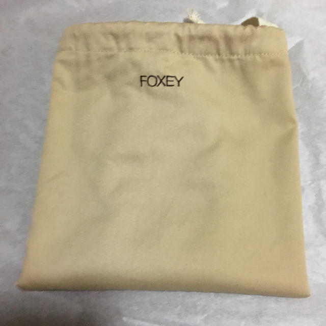 FOXEY(フォクシー)のFOXEY 布　収納　バッグ　刺繍　ロゴ レディースのバッグ(その他)の商品写真