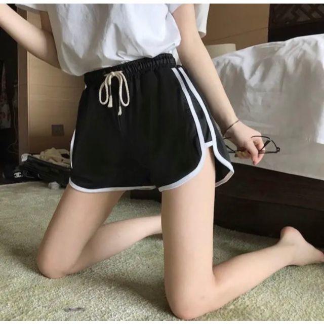 ショートパンツ　Mサイズ　黒色　韓国　部屋着　美脚 レディースのパンツ(ショートパンツ)の商品写真