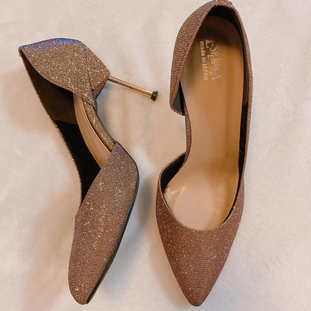 ESPERANZA(エスペランサ)のゴールドパンプス レディースの靴/シューズ(ハイヒール/パンプス)の商品写真