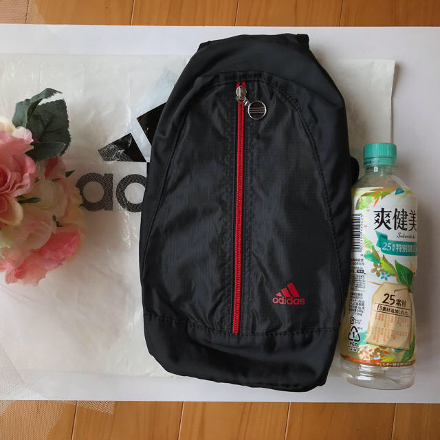 adidas(アディダス)の新品‼︎adidasワンショルダーバック　ポーチ レディースのバッグ(ショルダーバッグ)の商品写真