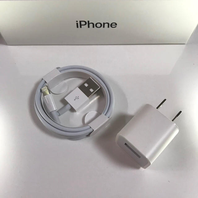 iPhone(アイフォーン)の充電器 スマホ/家電/カメラのスマートフォン/携帯電話(バッテリー/充電器)の商品写真