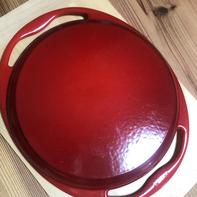 LE CREUSET(ルクルーゼ)のル・クルーゼ　ラウンドグリル　25センチ　レッド インテリア/住まい/日用品のキッチン/食器(調理道具/製菓道具)の商品写真